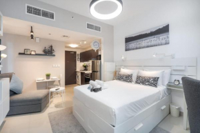 Stylish Studio Apartment Perfect for 3 in Production City